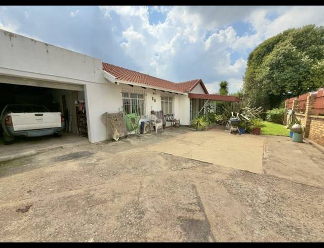 3 BEDROOM HOUSE FOR SALE IN MINNEBRON